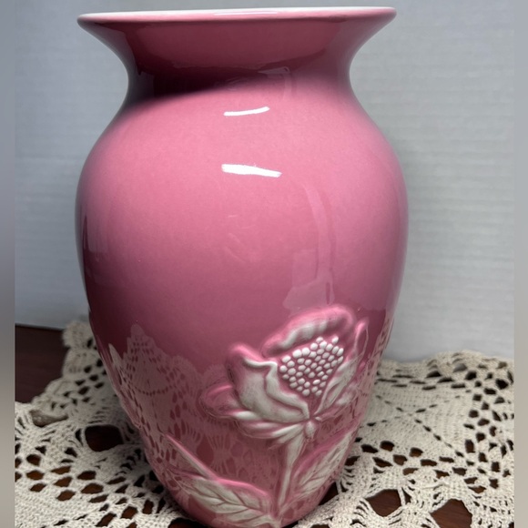 Teleflora Pink Ceramic Vase with White Rose & Hummingbird Relief – 9” Tall - Picture 7 of 12